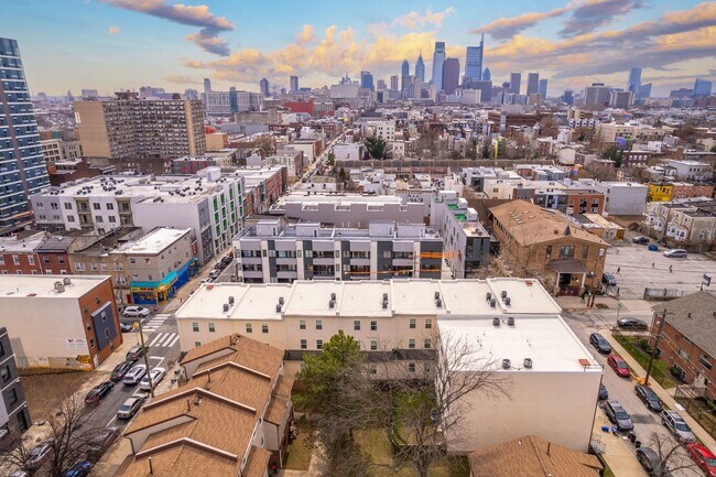 Building Photo - 1405 N Sydenham St