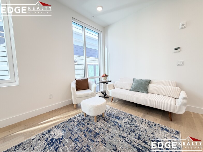 Building Photo - 38 Hichborn St