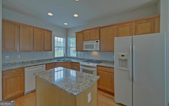 Building Photo - 6218 Azalea Way