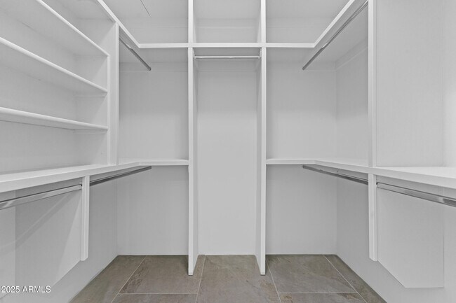 Building Photo - 2617 W Desert Hills Dr