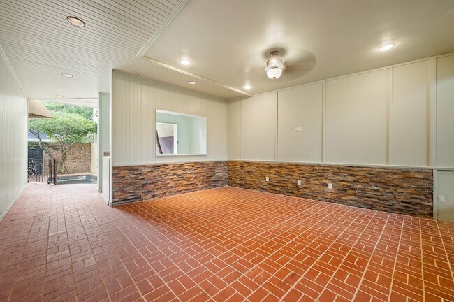 Building Photo - 103 Sage Rd