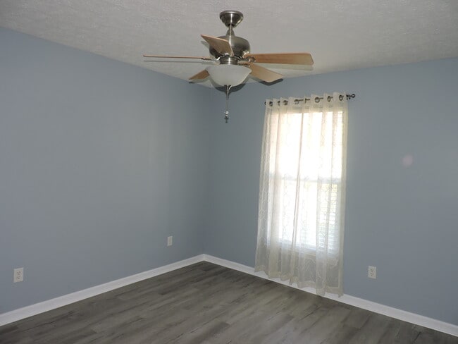 Building Photo - 121 Half Acre Ln