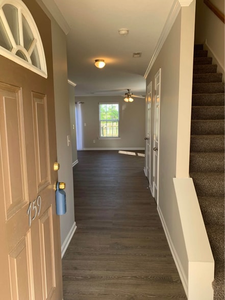 Building Photo - 759 Bellview Way