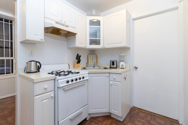 Building Photo - 316 E 96th St