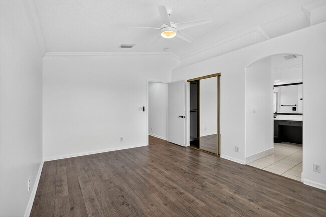 Building Photo - 8225 Pelican Harbour Dr