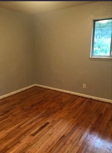 Building Photo - 1084 Cordova St SW