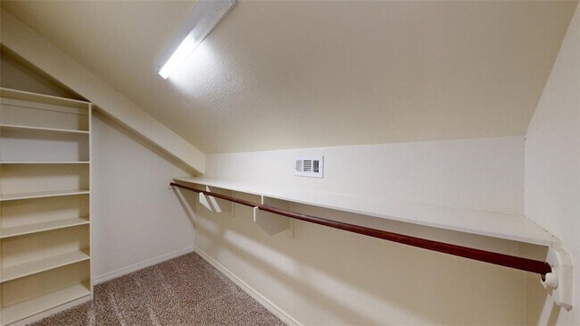 Building Photo - 102 Richards St