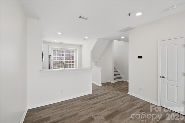 Building Photo - 6621 Tor Dr