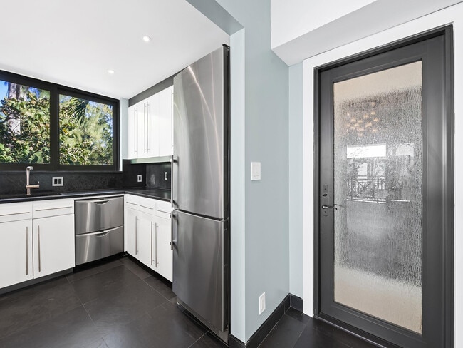 Building Photo - 1560 S Ocean Ln