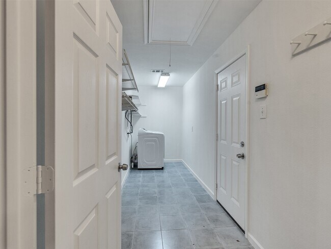 Building Photo - 16715 Lighthouse View Dr