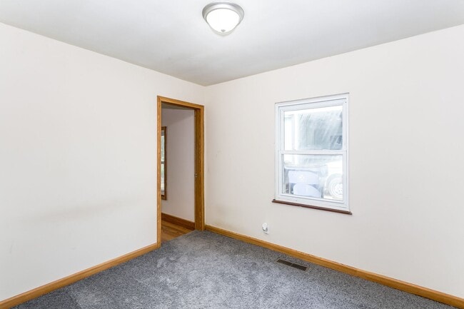 Building Photo - Updated Park City Home for Rent or Rent to...