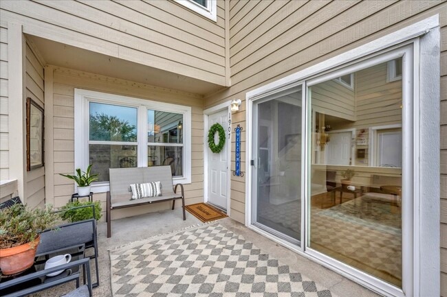 Building Photo - 1907 Glencove Dr