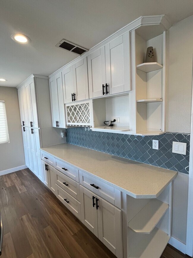 Building Photo - 4014 Wooster Dr