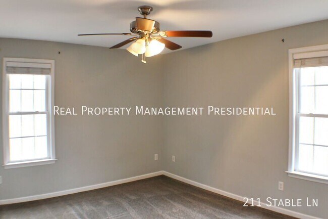 Building Photo - 211 Stable Ln