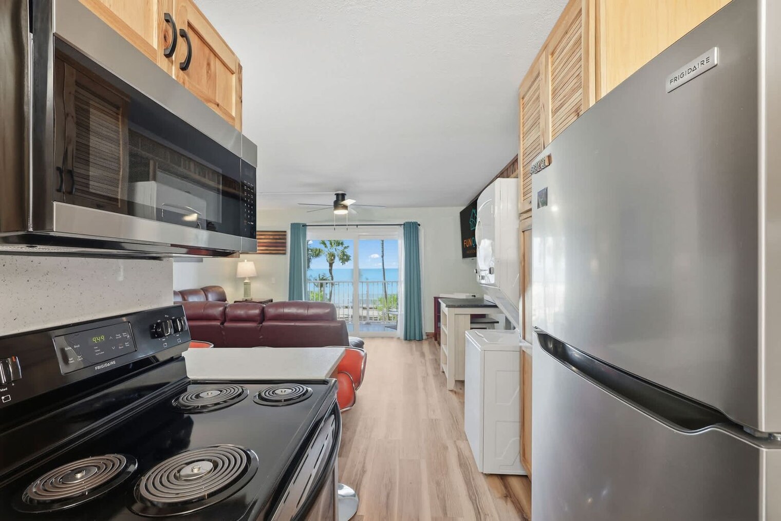 Building Photo - 8743 Thomas Dr