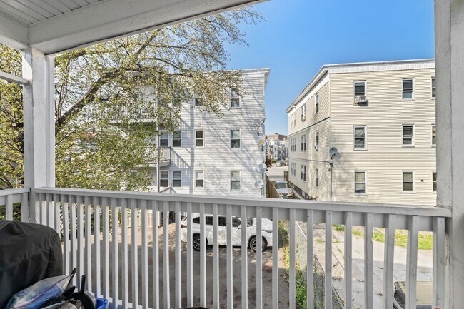 Building Photo - 6 W Selden St