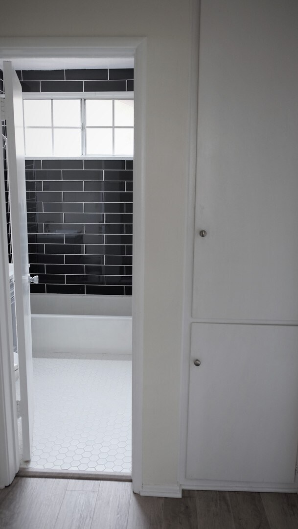 Building Photo - Spacious, modern, and bright! Love at first sight