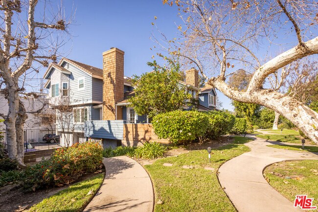 Building Photo - 18721 Hatteras St