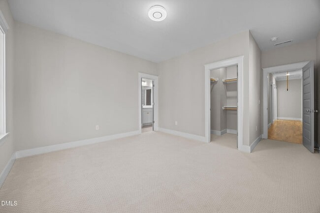 Building Photo - 916 Noisette Ct