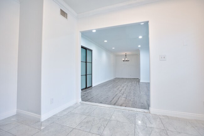 Building Photo - 1337 Berkeley St