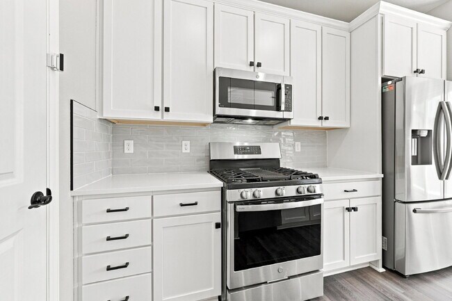 Building Photo - $2,940.95 with $300 off for the first month's rent, 3 Beds - 3 Baths, Single Family Home in Erie ...