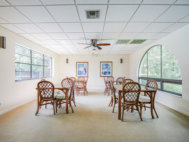 Building Photo - 5601 Jimmy Buffett Mem Hwy