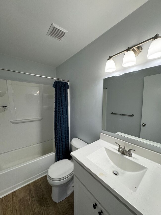 Building Photo - Charming 2-Bed, 2.5-Bath Home in Vibrant N...