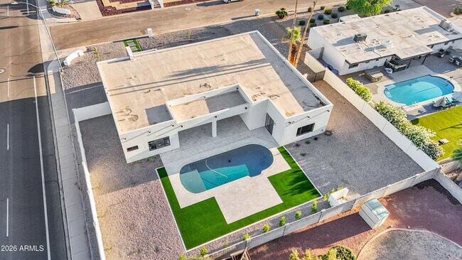 Building Photo - 5540 E Dahlia Dr