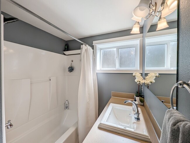 Building Photo - Elegant 3-Bedroom Home with Exceptional Craftsmanship in West Seattle