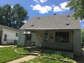 Building Photo - 3 Bedroom Bungalow, Move-In Ready. Sec. 8 OK