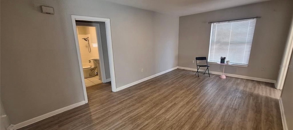 Building Photo - 821 Newton Ave S