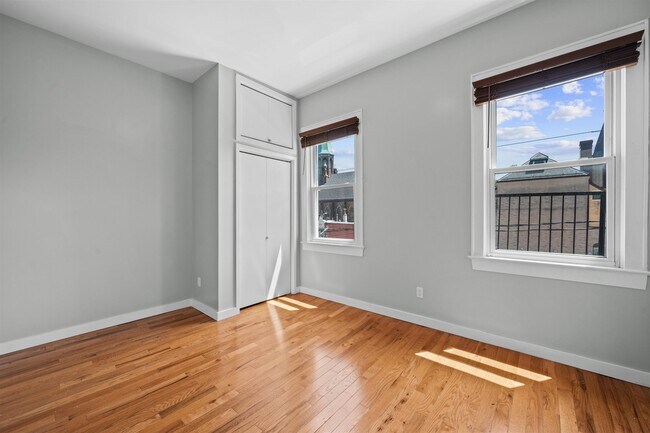 Building Photo - 340 7th St