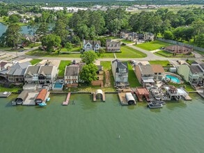 Building Photo - 1216 Lake View Dr