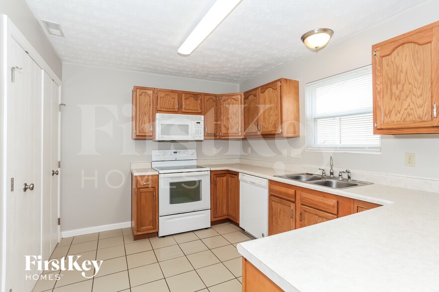 Building Photo - 5712 Clemens Dr