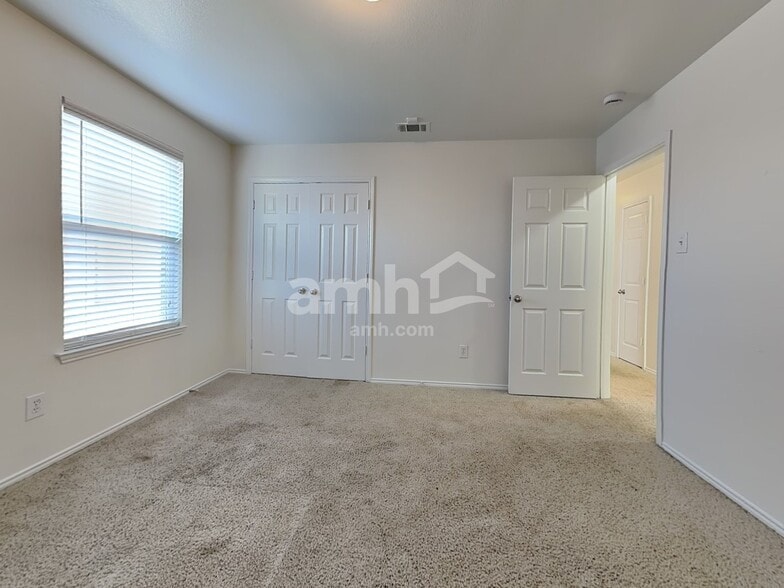 Building Photo - 63 Lantana Dr