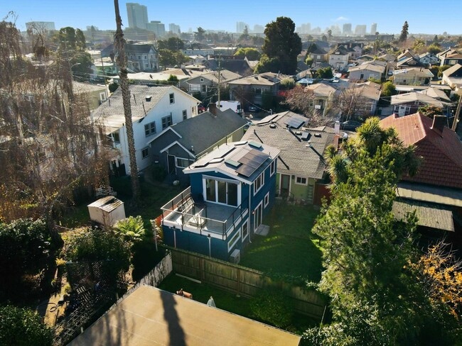 Building Photo - 820 46th St