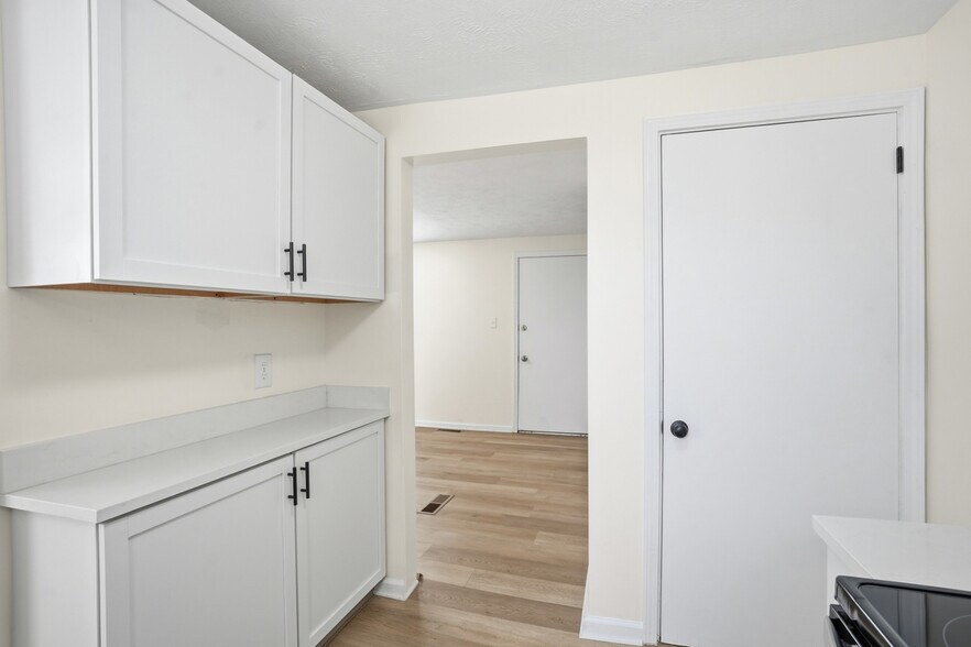 Building Photo - 437 5th St