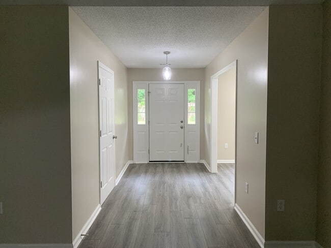 Building Photo - 1816 Beaver Creek Ln