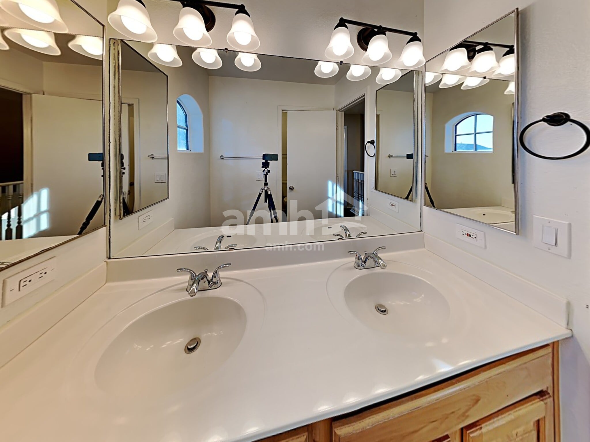 Building Photo - 12566 W Cheery Lynn Rd