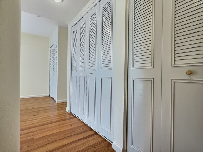 Building Photo - 4BD/2BA – Bright Los Altos cul-de-sac home...