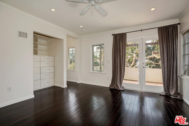Building Photo - 329 N McCadden Pl