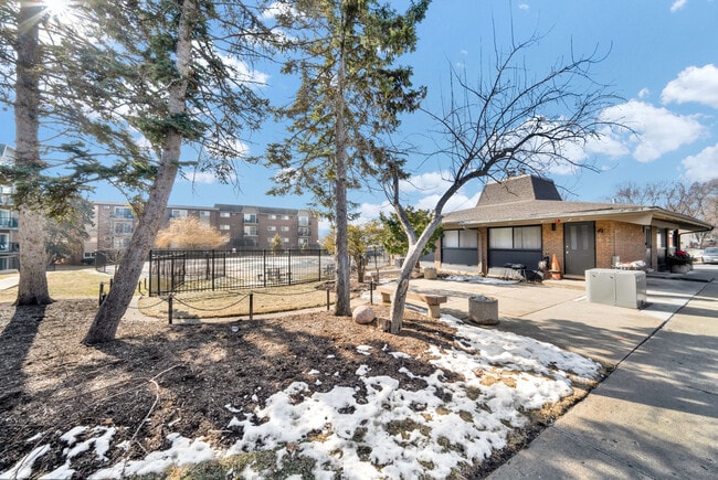 Building Photo - 2300 Beau Monde Terrace