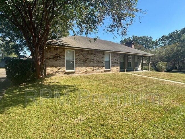 Building Photo - 2175 Deerwood Dr