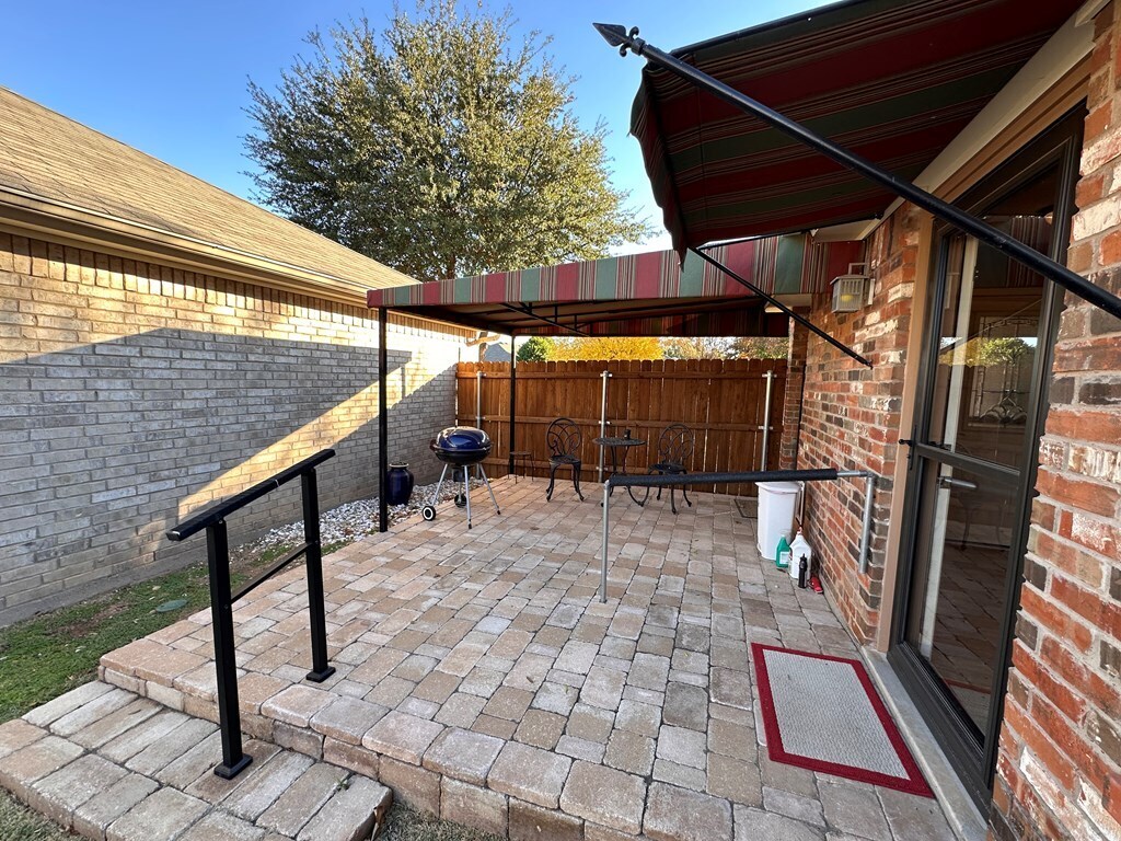 Building Photo - 4230 Green Meadow Dr