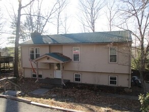 Building Photo - 4 Bedroom 3 Bath House
