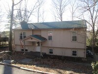 Building Photo - 4 Bedroom 3 Bath House