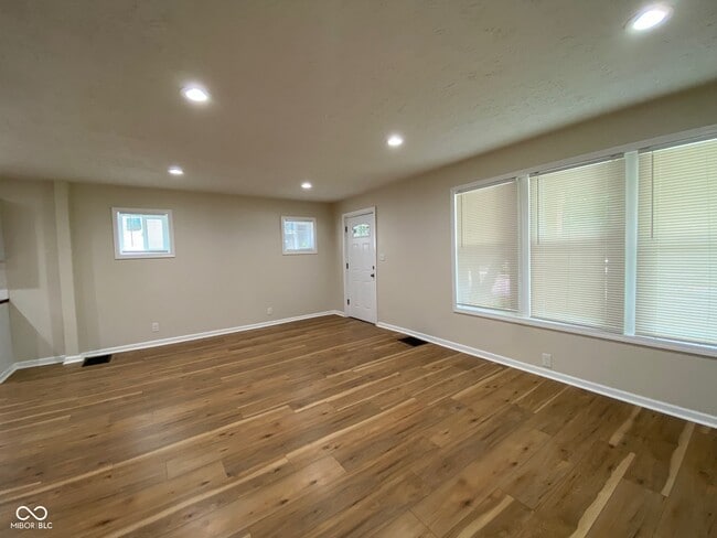 Building Photo - 3903 Rookwood Ave