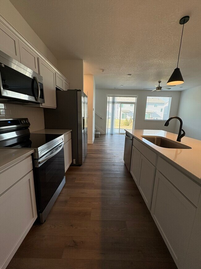 Building Photo - 230 Nw Waverly Dr