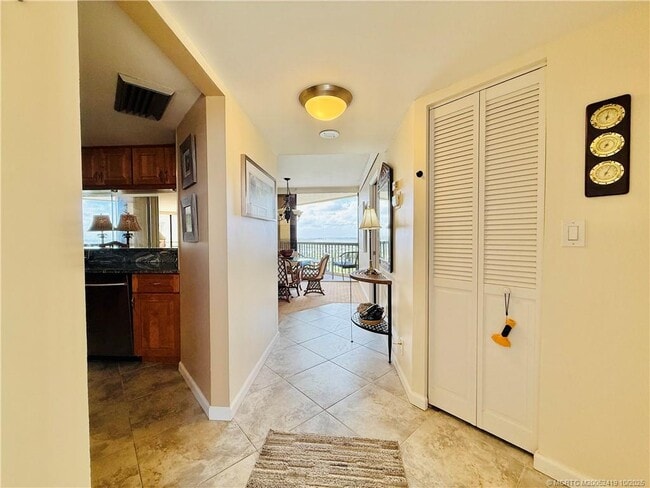 Building Photo - 9500 S Ocean Dr