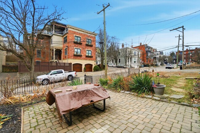 Building Photo - 1220 Louden St